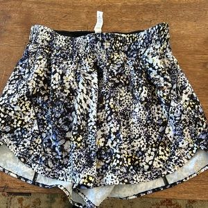 LULULEMON TRACKER SHORT 3” size 8